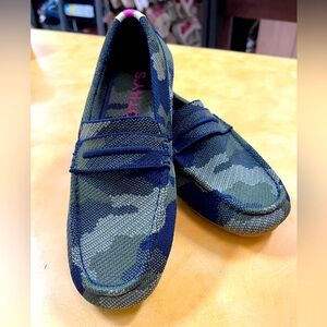 Rothy’s “The Driver” Size 7 1/2 . Camo. Excellent Condition .